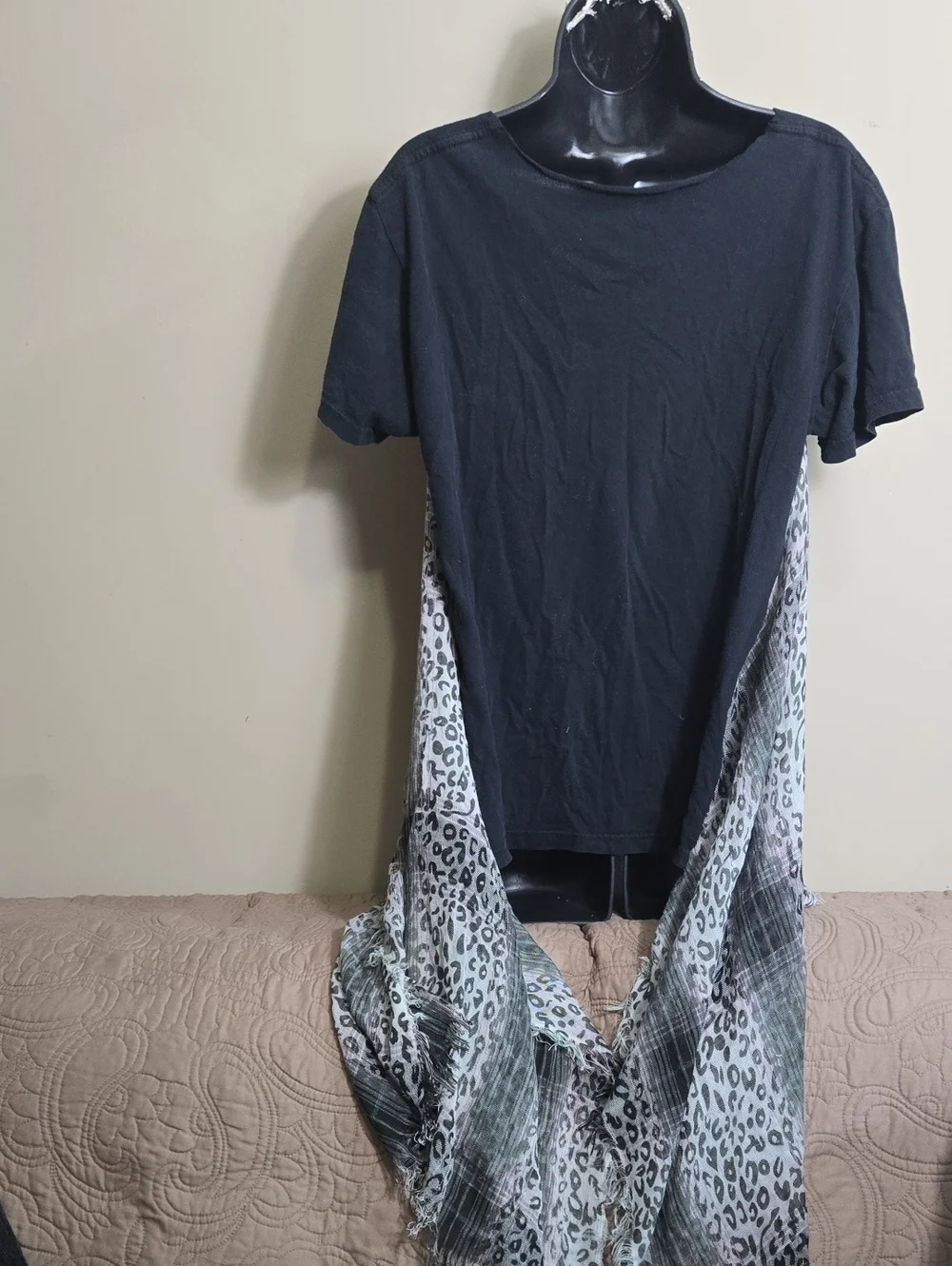 Upcycled t-shirt - Picture 2 of 2